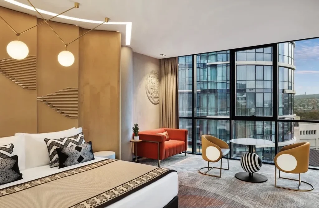 Интерьер номера Paragraph Freedom Square, a Luxury Collection Hotel, Тбилиси, Грузия